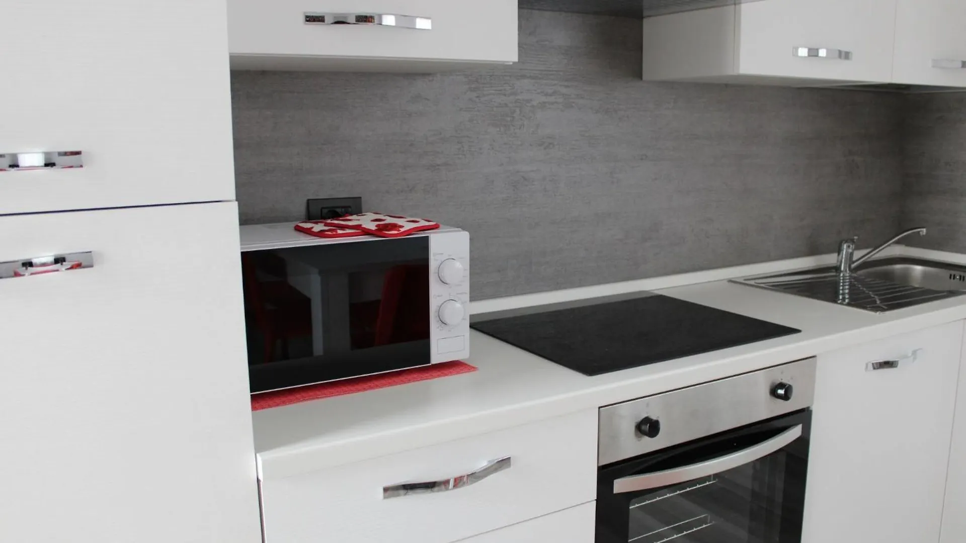 Apartment La Luna Blu Malpensa Appartamento Papaveri Somma Lombardo